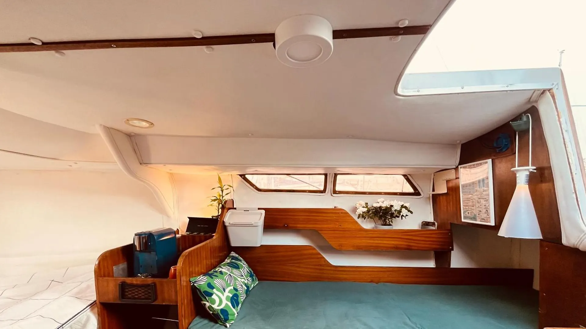 Botel Bacus - Your Floating Hideaway In Lisbon