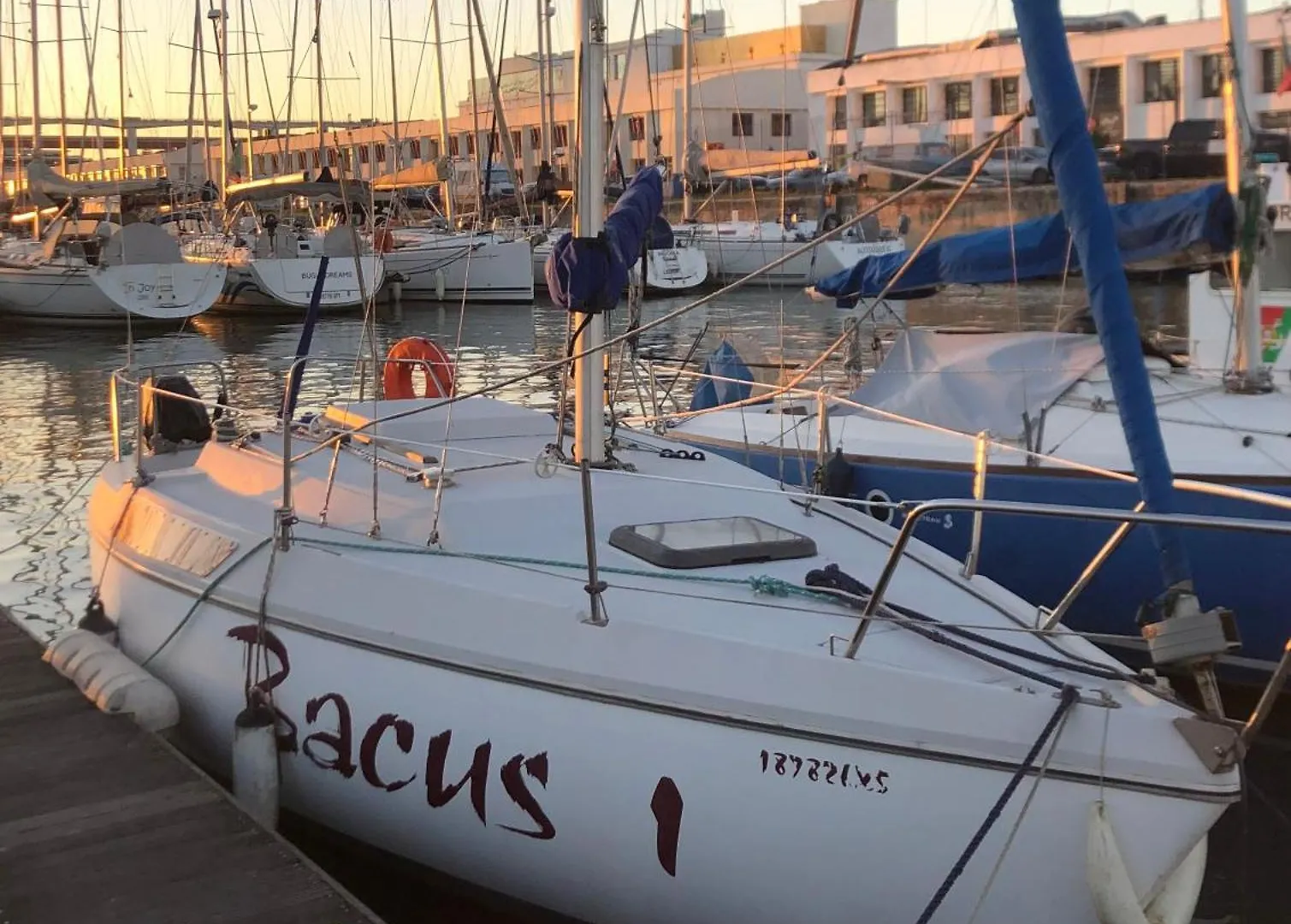 Bacus - Your Floating Hideaway In Lisbon