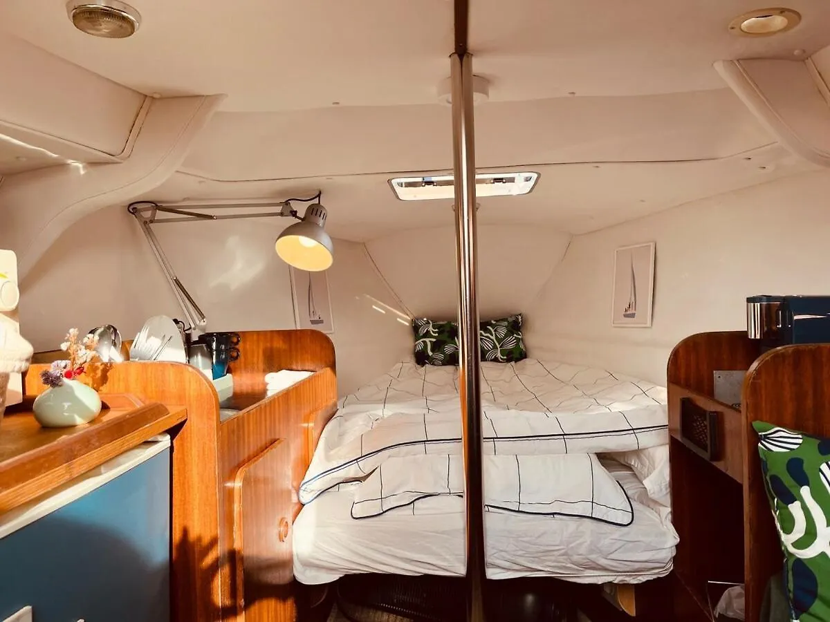 Bacus - Your Floating Hideaway In Lisbon 0*,  Portugal