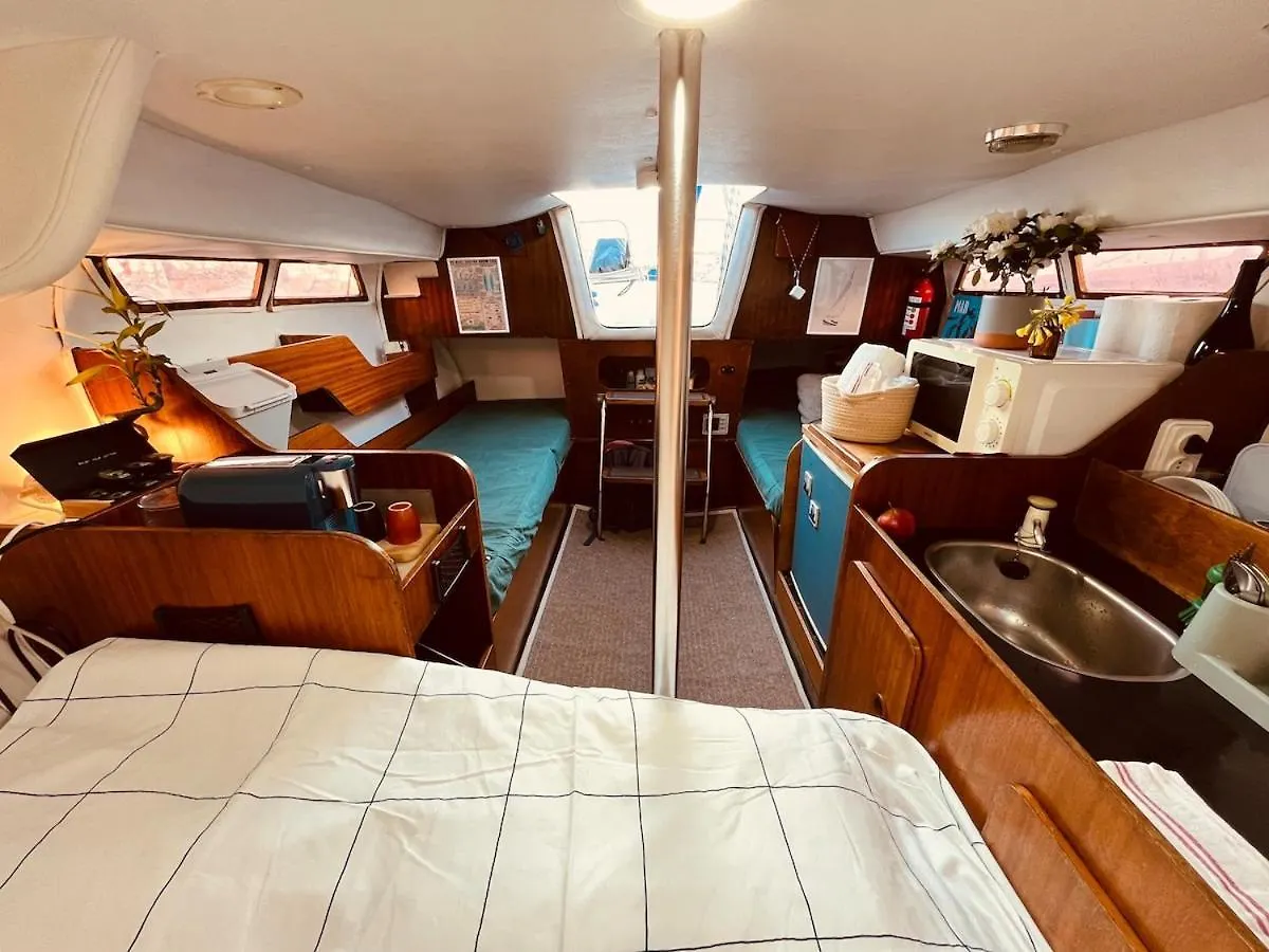 Botel Bacus - Your Floating Hideaway In Lisbon