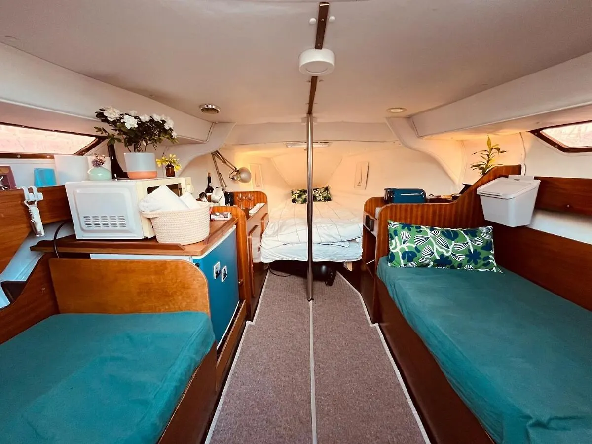 Bacus - Your Floating Hideaway In Lisbon 0*,