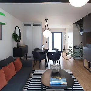 Flh Intendente Elegant Mezzanine With Balcony Lissabon