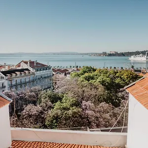 Cozy River View Lisbon
