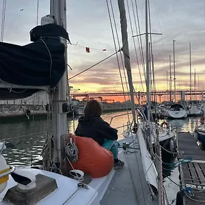 Cozy Marina Sleepaboard - Sail Away Lisbon